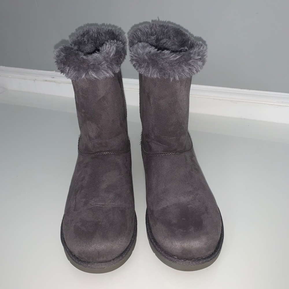 Gray Airwalk Ugg’s
